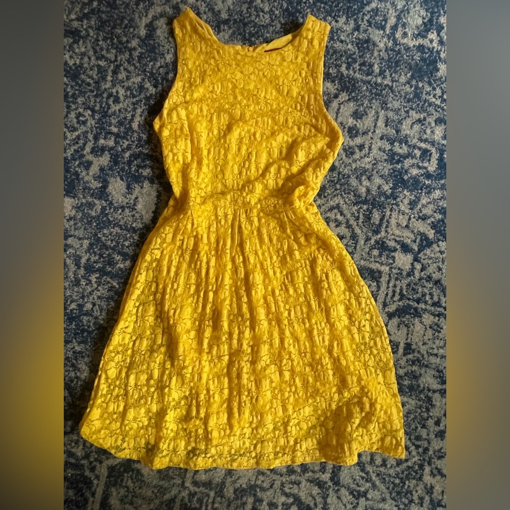 Fit and flare yellow lace dress. Size xs.